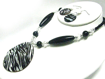 Zebra animal pattern disk necklace set