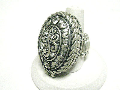 Crystal stud metal filigree oval locket stretch ring