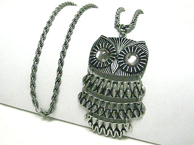 Vintage style burnish metal owl pendant long necklace