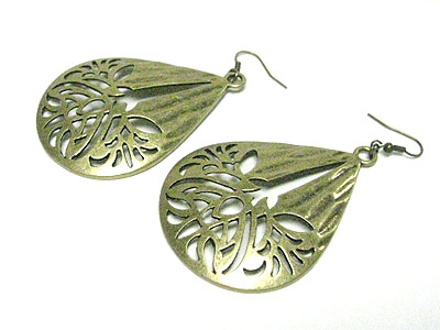 Metal cut out deco disk earring