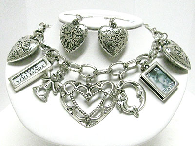 Filigree metal heart charm and photo frame dangle necklace set