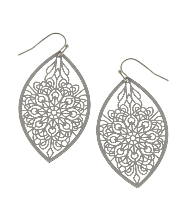 Metal filigree earring