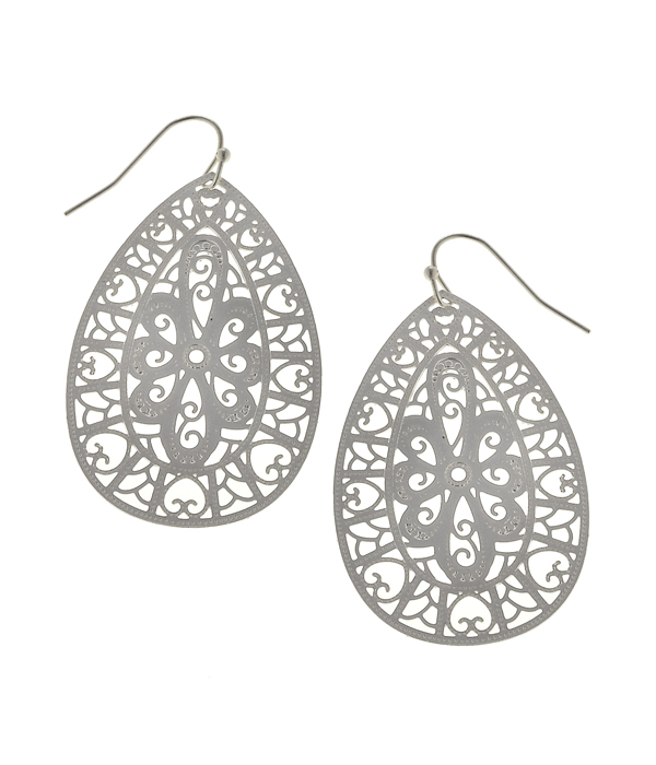 Metal filigree teardrop earring