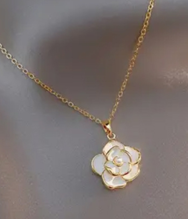 Epoxy flower pendant necklace