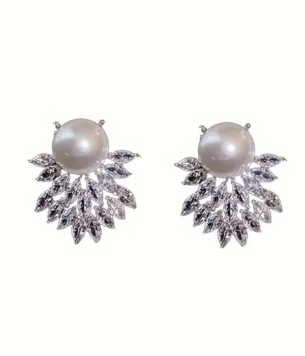 Pearl and crystal mix earring