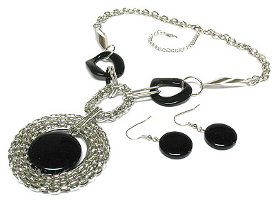 Meshed round metal and disk y drop necklace set