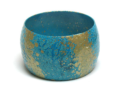 Sponged color metal bangle bracelet