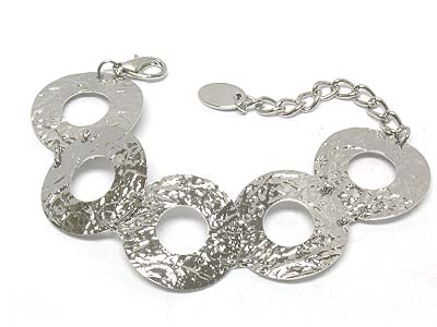 Metal hammered donut disk bracelet