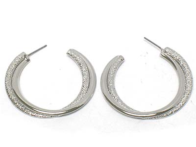 Metal sandy and plain dual hoop earring - hoops