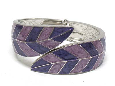 Epoxy covered leaf shape hinge bangle