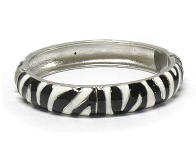 Epoxy cover zebra pattern hinge bangle