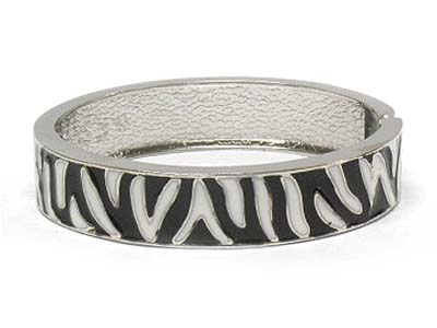 Epoxy cover zebra pattern hinge bangle