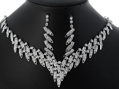 Rhinestone boutique style multi leaf patterns necklace and earring set