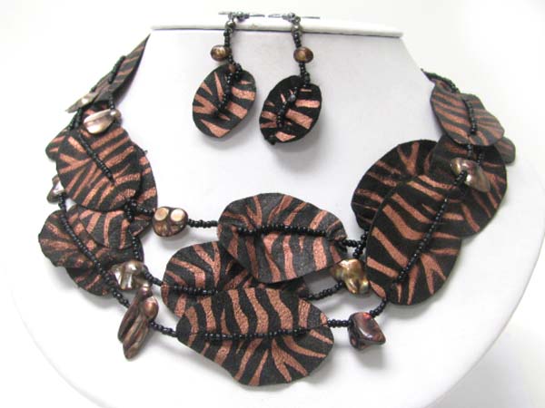 Animal print disk and beads link necklace earirng set