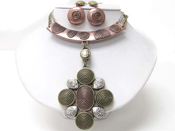 Metal art deco round pendant neckalce earring set?