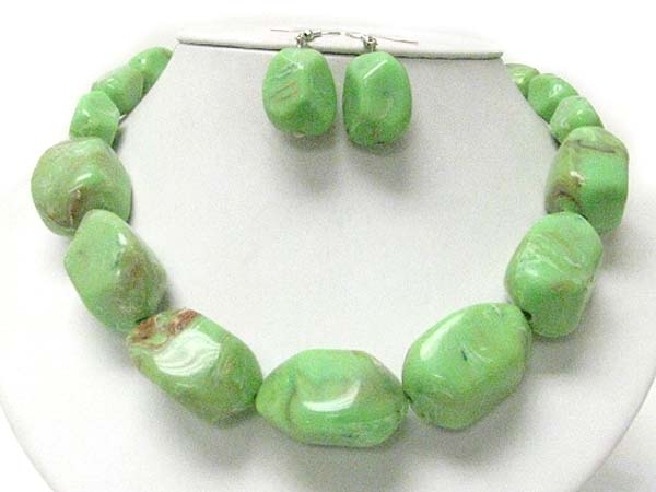 Natural looking chunky patina beads necklace earring set?