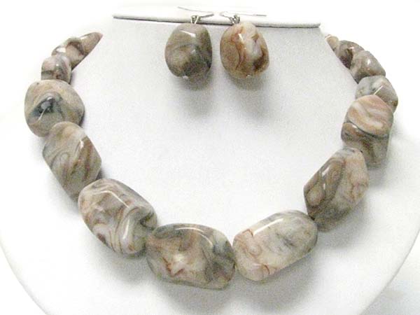 Natural looking chunky patina beads necklace earring set?