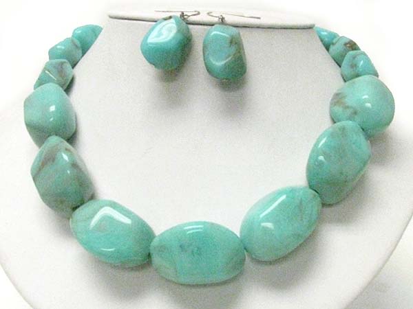 Natural looking chunky patina beads necklace earring set?