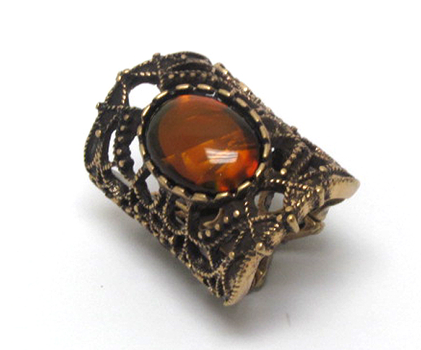 Metal filigree and stone deco stretch ring