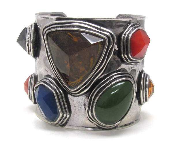 Facet acryl stone stud fashion hammered metal bangle