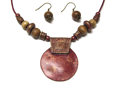 Patina round pendant fashion necklace and earring set