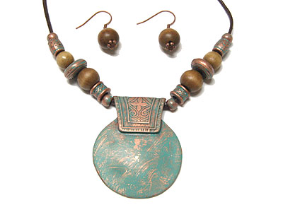 Patina round pendant fashion necklace and earring set