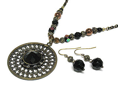 Metal filigree round pendant and beads sting necklace and earring set