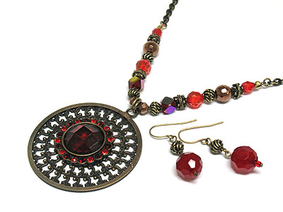 Metal filigree round pendant and beads sting necklace and earring set