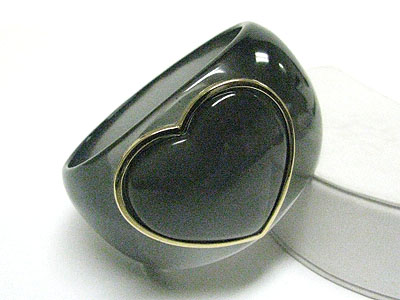 Metal heart accent acryl bangle