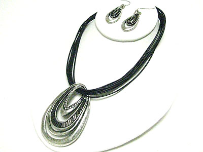 Multi metal oval pendant and cord neckalce set