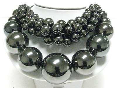 Multi size metal ball necklace