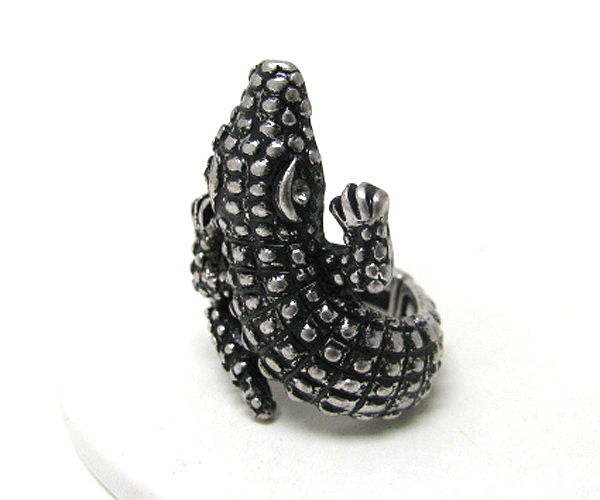 Crocodile stretch ring