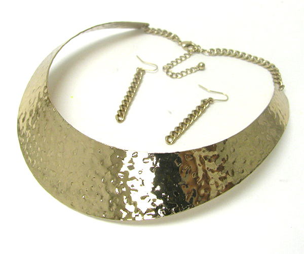 Hammered metal wide metal choker set