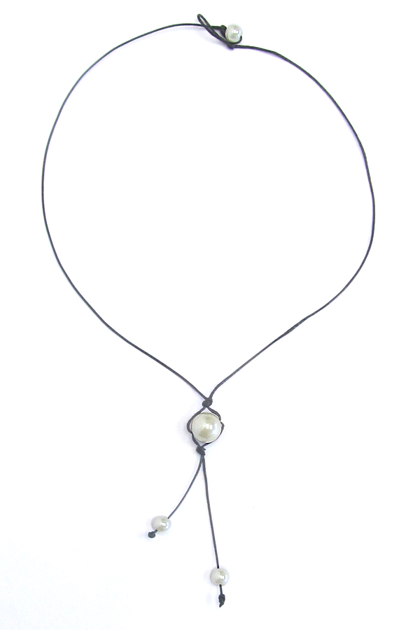 Pearl y shape leatherette cord necklace