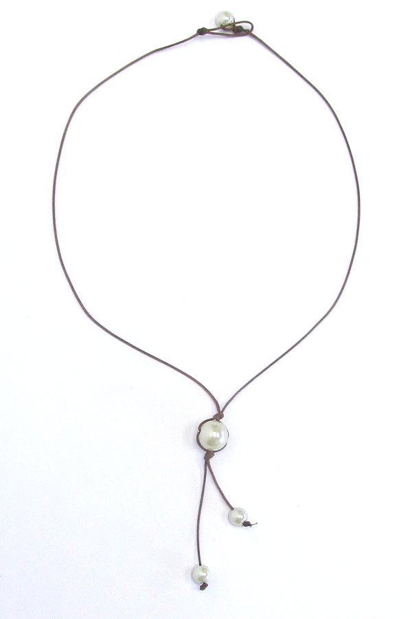 Pearl y shape leatherette cord necklace