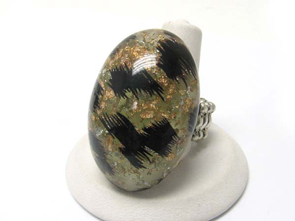 Animal skin pattern puffy glass oval stone stretch ring?