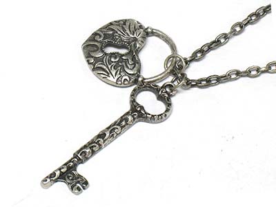 Metal casting key charm necklace