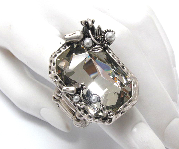 Glass art deco stretch ring