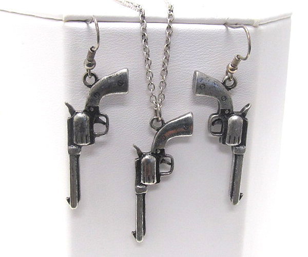 Metalgun pendant necklace earring set