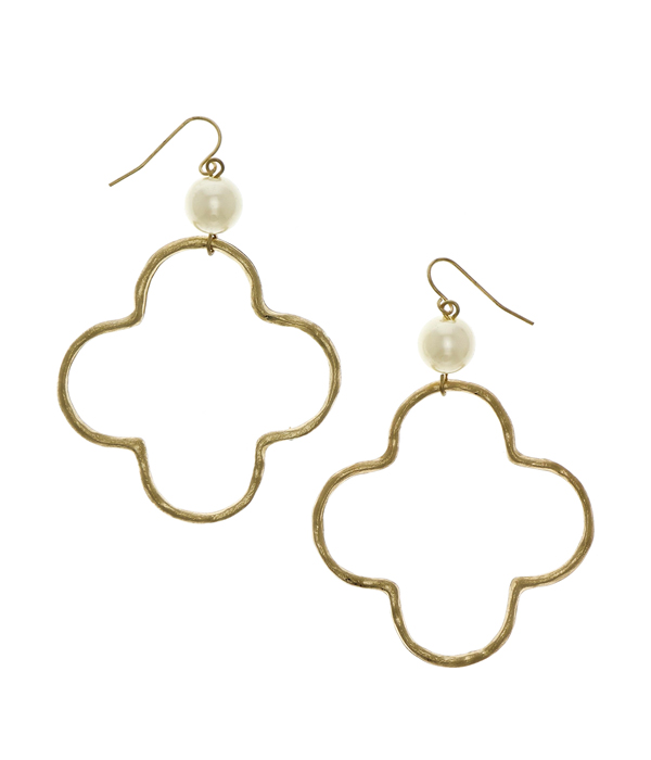 Hammered metal quatrefoil and pearl earring