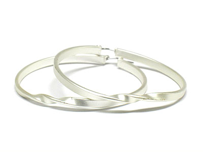 Twisted hoop earring - hoops