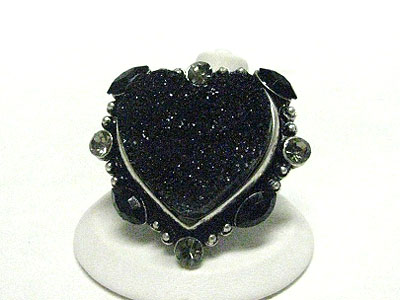 Natural looking rough surface crystal heart adjustable ring 