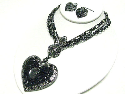 Natural chip stone and crystal deco heart pendant multi chain necklace set