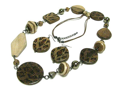 Animal pattern wood disk link necklace set