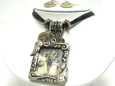 Burnish metal photo frame pendant necklace set