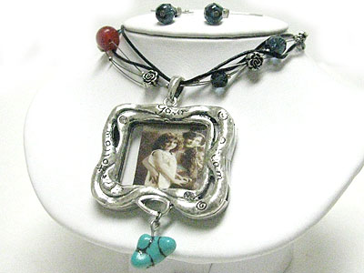 Burnish metal photo frame pendant and stone dangle necklace set