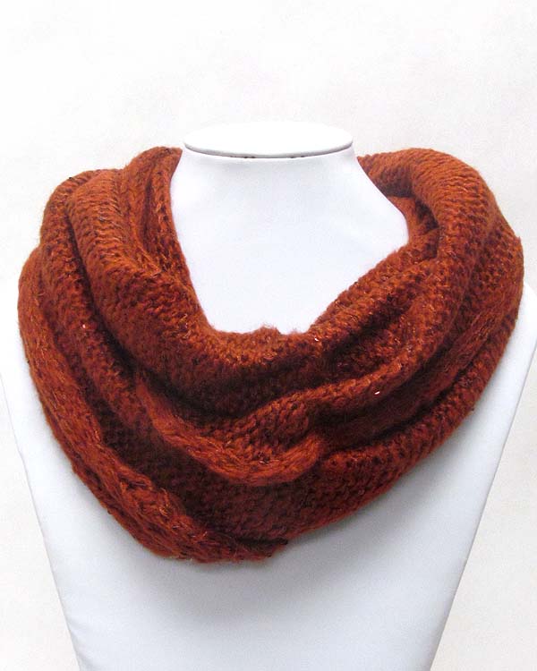 Simple knit and glittering infinity muffler