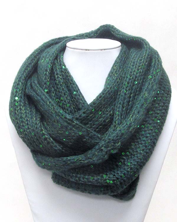 Simple knit and glittering infinity scarf