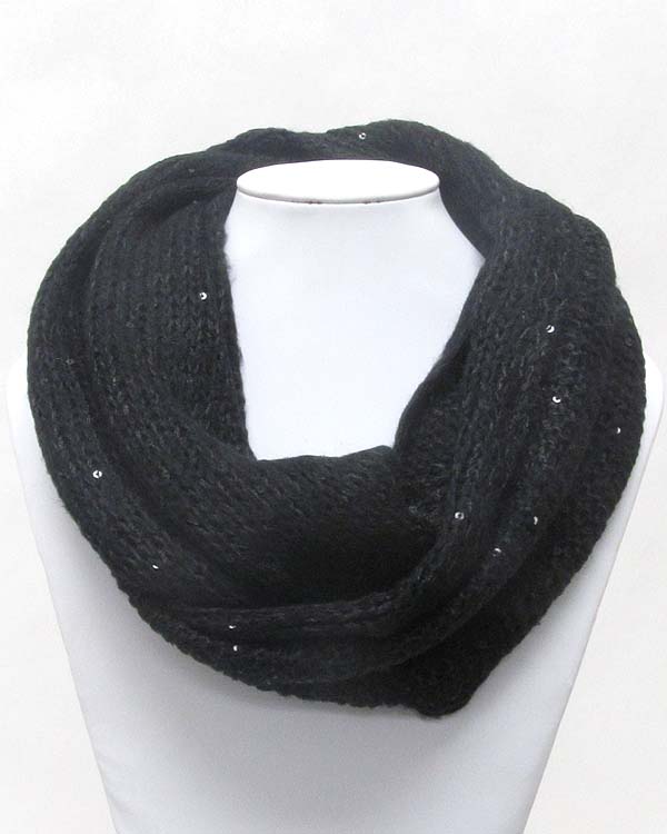 Simple knit and glittering infinity scarf