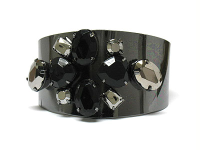 Large epoxy stone deco metal bangle